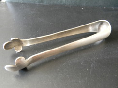 PINCE A SUCRE METAL ARGENTE OU ARGENT ?? 17 X 30 X 25 CM POIDS 64 GR - Silverware