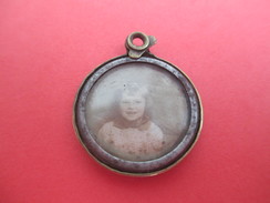 Médaillon Pendentif/ Portrait Petite Fille ./ Charmant/ Début   XXéme Siécle     BIJ55 - Pendenti