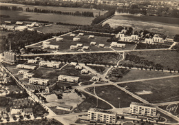 ELISABETHVILLE ET FLINS (78)  L'EGLISE ET ENSEMBLE DES HABITATIONS RENAULT - Aubergenville