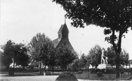 92 VILLENEUVE LA GARENNE L' EGLISE ET LE SQUARE CARTE PHOTO DENTELEE - Villeneuve La Garenne