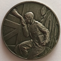 Médaille. Militaria. La Cantine Du Soldat Prisonnier. 1914-1915. G. Devreese. 55 Mm - 66 Gr - Firma's