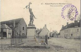 - Nievre - Ref-A766 - Saint Pierre Le Moutier - St Pierre Le Moutier - Place Jeanne D Arc - Statue -gendarmerie - - Saint Pierre Le Moutier
