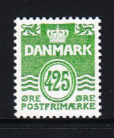 Denmark MNH Scott #1116 425o Wavy Lines, Green - Unused Stamps
