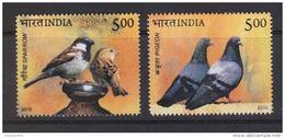 2010 Pegeons & Sparrows 2v # 19253s Inde India Indien - Sparrows