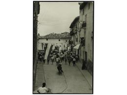 3306 ESPAÑA. TERUEL. RUBIELOS DE MORA. FIESTAS POPULARES. Encierro De Los Toros (1950 CA.) (B/C). - Autres & Non Classés