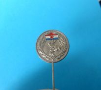 YUGOSLAVIAN WRESTLING FEDERATION - Vintage Pin Badge UWW Lutte Lotta Lucha Ringen Luta Anstecknadel Distintivo Abzeichen - Other & Unclassified