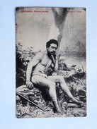 C.P.A. TAHITI ILES MARQUISES : Marquisien Tatoué Assis, Tattooed Marquisian - Polynésie Française