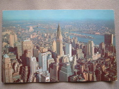 Looking Northeast From Empire State Building Observatory. You Can See Chrysler Building, United Nations .... - Panoramische Zichten, Meerdere Zichten