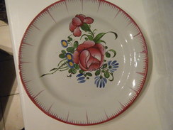 Assiette Au Décor à La Rose Rouge  -  Auvillar ? - Auvillar (FRA)