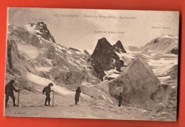 EVG-02 Alpinistes à Chamonix Route Du Mont-Blanc, La Jonction. Animé. Non Circulé. - Alpinisme