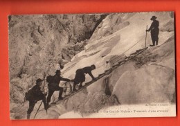 EVG-03 Alpinistes à Chamonix Les Grands Mulets, Traversée D'une Crevasse. Animé. Non Circulé. - Alpinisme