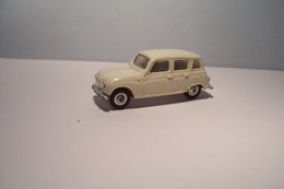 RENAULT  4 L  --  NOREV  ECH 1/86    - - Massstab 1:87