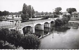 CHATEAUNEUF-sur-SARTHE  ( 49 ) - Le Pont    ( C.P.S.M. - Pt -Ft ) - Chateauneuf Sur Sarthe