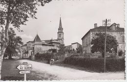 CPSM Bidache - Entrée De La Ville, Vue Sur L'église - Bidache