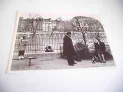 AU SQUARE DU VERT GALANT ..PARIS 1950 - Doisneau