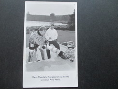 Echtfoto AK 1953 Grönland Nr. 34 EF Deres Majestaeter Kongeparret Og Den Lille Prinsesse Anne Marie. Königsfamilie - Covers & Documents