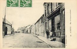 CPA - ACHEUX (80) - Aspect De La Rue De Louvencourt Dans Les Années 30 / 40 - Acheux En Amienois