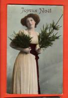 GAO-18  Joyeux Noël. Femme Avec Deux Sapins De Noël. Circulé En 1910 - Autres & Non Classés