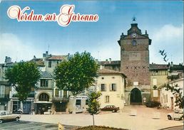 VERDUN-sur-GARONNE  ( 82 )  La  Place  De  L' Éperon  -  Tour Et Porte De L'Horloge . Place De La Libération .   CP.sm - Verdun Sur Garonne