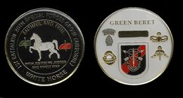 MEDAILLE . CHEVAL BLANC BERET VERT . 1 ST BATAILLON 20 TH GROUPE DES FORCES SPECIALES . ( AIRBORNE ) . - Autres & Non Classés