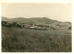 110118 PHOTO Années 1960 1970 SUISSE FRIBOURG BULLE Train Dans La Campagne - Train Chemin De Fer Gare Locomotive - Bulle