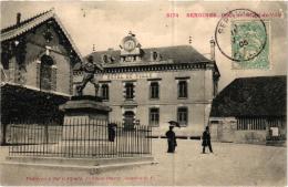 SERGINES PLACE DE L'HOTEL DE VILLE ,MONUMENT  REF 54841 - Sergines