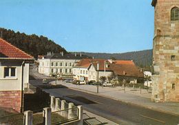 CPSM Dentellé - BROUVELIEURES (88) - Aspect De La Place De L'Allier Dans Les Années 70 / 90 - Brouvelieures