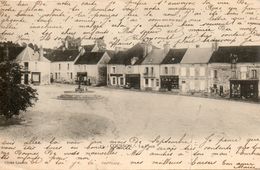 89. Courson. La Place. Pliure En Bas à Droite - Courson-les-Carrières