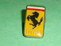 Pin's / Automobile  : Logo , Ferrari  TB2W - Ferrari