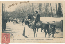 SAINT BENOIT - La Place Stébat, Jour De Fête-Assemblée - Saint Benoit