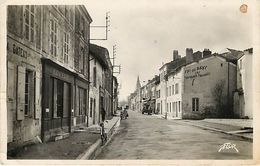 79: Brioux Sur Boutonne Semi Moderne Voyagée En 1952 - Brioux Sur Boutonne