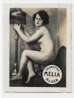 Mélia Cigarettes Photo Nu Féminin Académique Femme Nue Risque érotisme éros Lampe à Pétrole - Objets Publicitaires