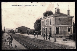 CPA ANCIENNE FRANCE- CHATEAUNEUF-SUR-SARTHE (49)- LA GARE CÔTÉ INTERIEUR A L'ARIVÉE DU VAPEUR- TRES GROS PLAN ANIMÉ- - Chateauneuf Sur Sarthe