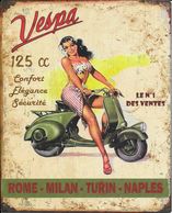 Superbe Plaque En Métal : Vespa 125 Cc Confort Elégance Sécurité Le N°1 Des Ventes - Plaques En Tôle (après 1960)