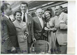 - Photo De Presse - Original - VERA_ Yves MONTAND, Anatole LITVAC, Olivia De HAVILLAND, 16-04-1953, TBE,, Cans. - Famous People