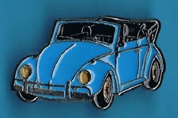 PIN'S //   ** VOLKSWAGEN ** COCCINELLE ** CABRIOLET  BLEU  ** . (© Qualité Collectors Série Limitée) - Volkswagen