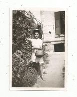 Photographie, 9 X 6.5 , PIN UP , Au Jardin , BREST , 1947 - Pin-ups