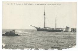 RARE CPA BARFLEUR, ARRONDISSEMENT DE VALOGNES, LE BATEAU ST SAINT MICHEL DE TREGUIER SORTANT DU PORT, MANCHE 50 - Barfleur