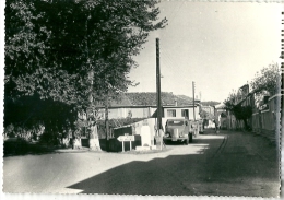 CPSM 84 PIOLENC ENTREE  VILLAGE ROUTE NATIONALE 7 CAMION UNIC - Piolenc