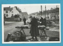 CPSM - Métier Marchandes De Poissons - Marché AUDIERNE 29 - Audierne