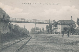 47 // ASTAFFORT    La Passerelle, Arrivée D'un Trian En Gare - Astaffort