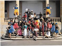 71 - GUEUGNON - TROUPE De DANSE De L'AMICALE LÄIQUE - MUSIC'HALL BALLETS Photo Gilles Labrosse- Carte Moderne COMBIER - Gueugnon