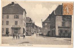 67 - SARRE-UNION -GRAND'RUE -Magasins : E.RAUCH Chapellerie - Aug.VERNET Chaussures -circulé En 1931 KRAEMER Photo SARRE - Sarre-Union