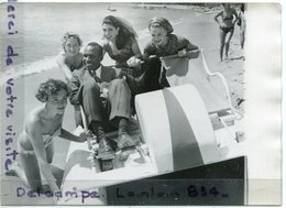 - Photo De Presse - Original - Simone DELAMARE, Orico VANIA, Lilliam ROBIN, Cannes, Pédalo, 31-04-1953, TBE, - Célébrités