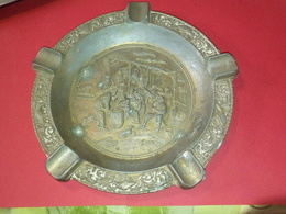 ANCIEN GRAND CENDRIER MÉTALLIQUE POUR CIGARES OU CIGARETTE BEAUX MOTIFS - Ashtrays