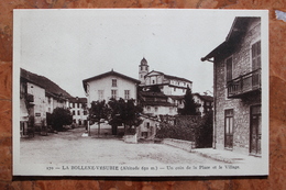 LA BOLLENE VESUBIE (06) - UN COIN DE LA PLACE ET LE VILLAGE - Belvédère