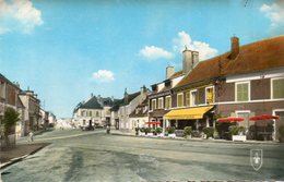CPSM Dentelée - SAINT-PIERRE-le-MOUTIER (58) - Aspect Des Hôtel,du Bon Laboureur Et Du Cheval Blanc En 1972 - Saint Pierre Le Moutier