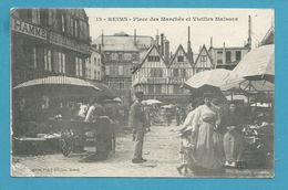 CPA Marché Marchands Ambulants Place Des Marchés Et Vieilles Maisons Circulé REIMS - Märkte