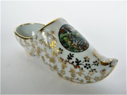 CHAUSSURE MINIATURE DE COLLECTION (26) PORCELAINE DE LIMOGES F. M. - Other & Unclassified