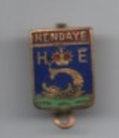 Insigne De Revers à  épingle/Écusson/HENDAYE/ Bronze Estampé Cloisonné émaillé/ Vers 1930-1950       MED261 - Other & Unclassified